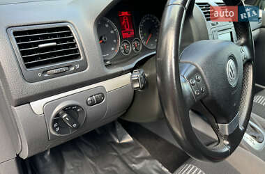 Хэтчбек Volkswagen Golf 2008 в 