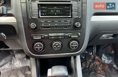 Хэтчбек Volkswagen Golf 2008 в 