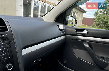 Хэтчбек Volkswagen Golf 2008 в 