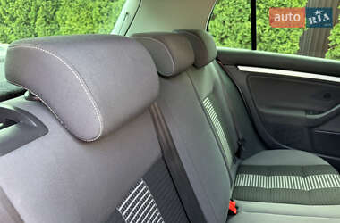 Хэтчбек Volkswagen Golf 2008 в 