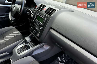Хэтчбек Volkswagen Golf 2008 в 