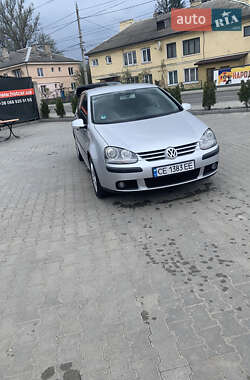 Хэтчбек Volkswagen Golf 2004 в Черновцах