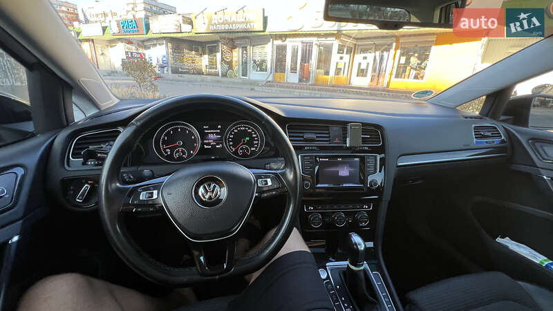 Хетчбек Volkswagen Golf 2013 в Запоріжжі