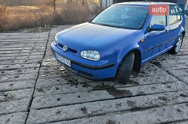 Хэтчбек Volkswagen Golf 2001 в Харькове