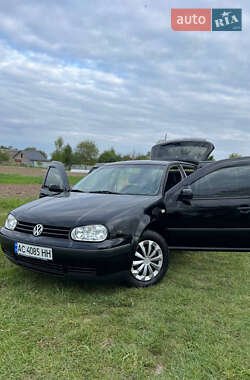 Хэтчбек Volkswagen Golf 2001 в Нововолынске