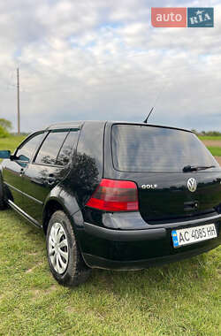 Хетчбек Volkswagen Golf 2001 в 