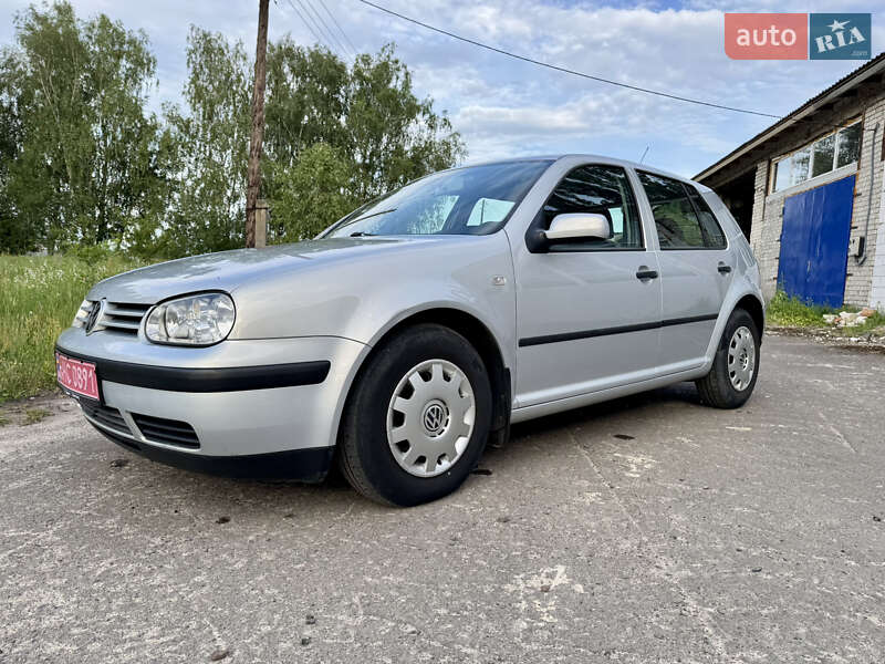 Хэтчбек Volkswagen Golf 2000 в Луцке