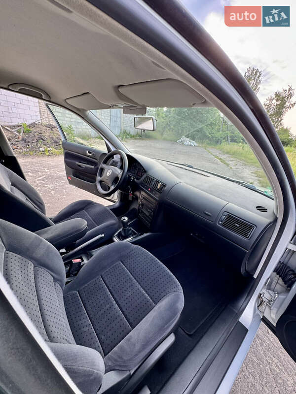 Хэтчбек Volkswagen Golf 2000 в Луцке