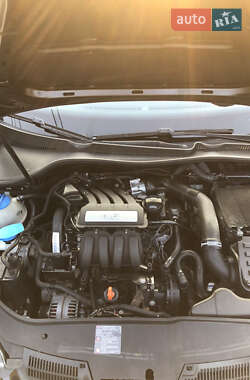 Хэтчбек Volkswagen Golf 2008 в 