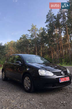 Хэтчбек Volkswagen Golf 2005 в Киеве