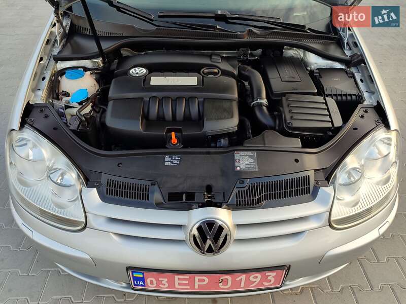 Хетчбек Volkswagen Golf 2007 в Сарнах