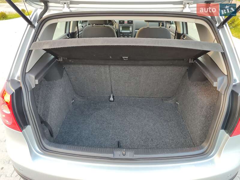 Хетчбек Volkswagen Golf 2007 в Сарнах