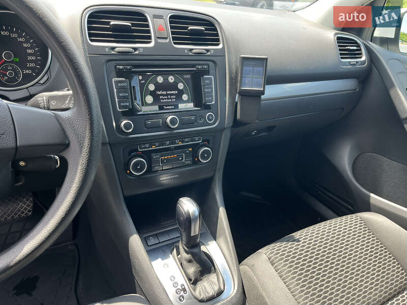 Хетчбек Volkswagen Golf 2011 в Чернівцях