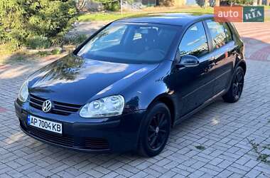 Хэтчбек Volkswagen Golf 2005 в Запорожье