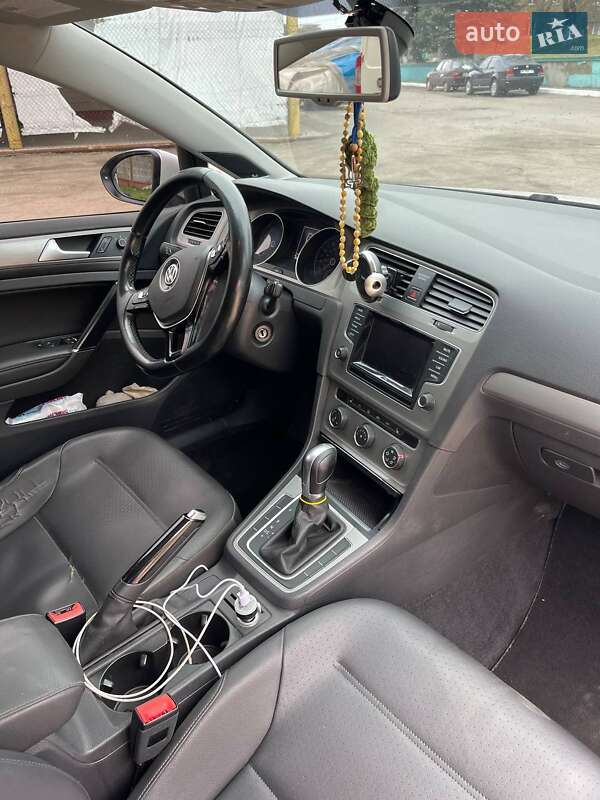 Хэтчбек Volkswagen Golf 2015 в Ровно