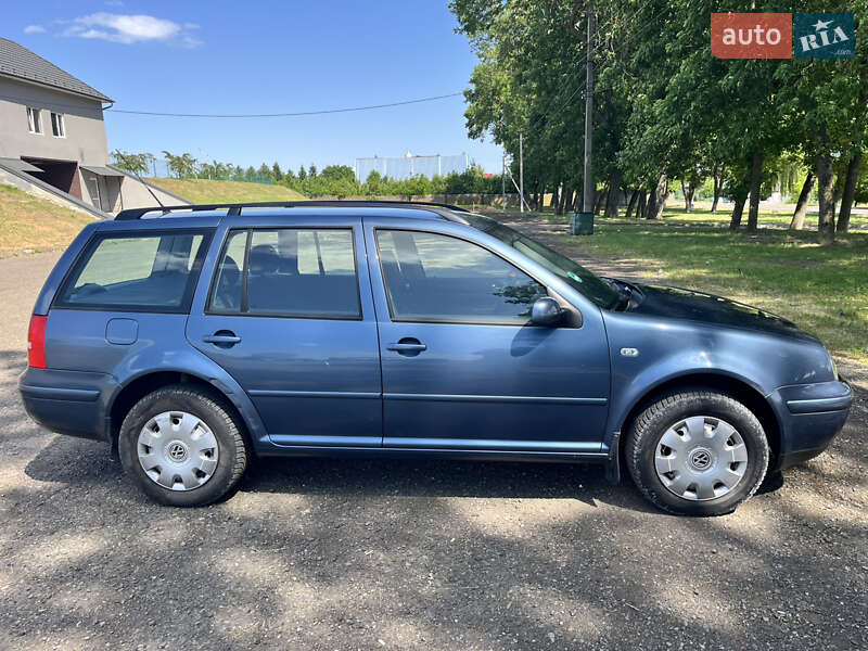 Універсал Volkswagen Golf 2003 в Чернівцях