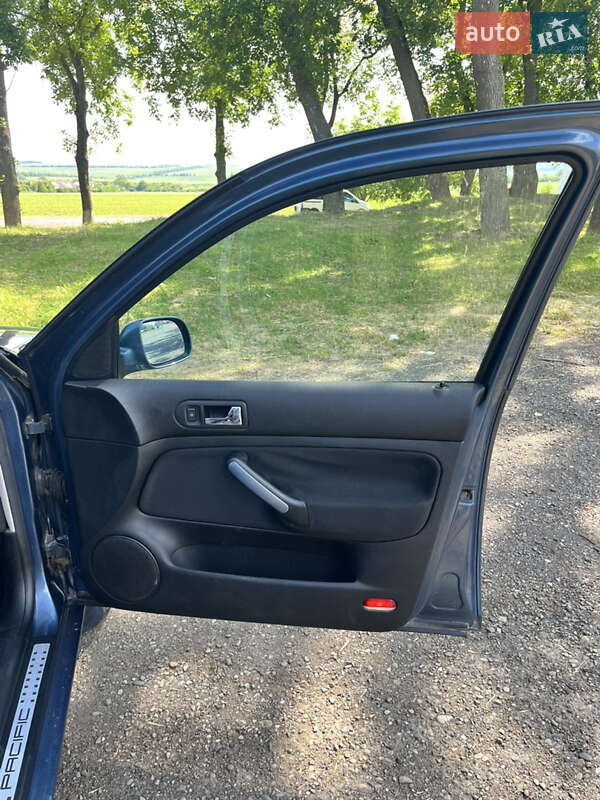 Універсал Volkswagen Golf 2003 в Чернівцях