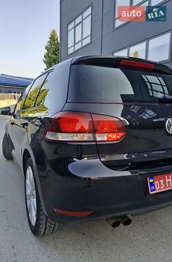 Хэтчбек Volkswagen Golf 2010 в 