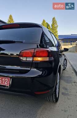 Хэтчбек Volkswagen Golf 2010 в 