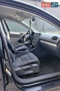 Хэтчбек Volkswagen Golf 2010 в 