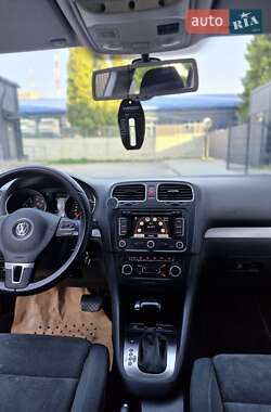 Хэтчбек Volkswagen Golf 2010 в 