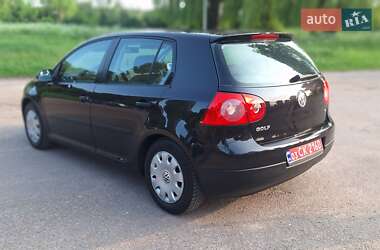 Хэтчбек Volkswagen Golf 2005 в Нежине
