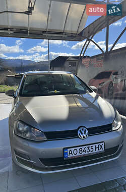 Хетчбек Volkswagen Golf 2015 в Ужгороді