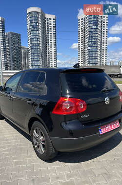 Хэтчбек Volkswagen Golf 2006 в 