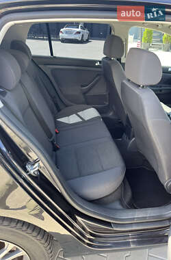 Хэтчбек Volkswagen Golf 2006 в 