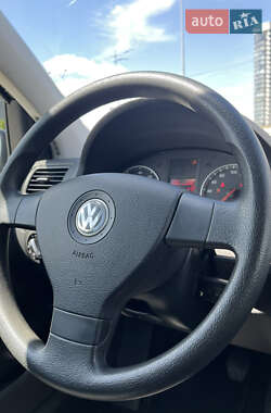 Хэтчбек Volkswagen Golf 2006 в 