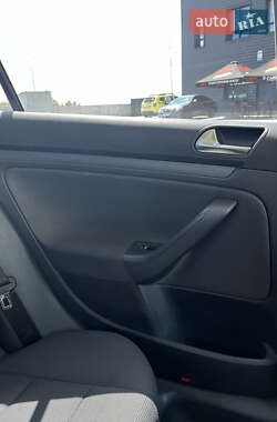 Хэтчбек Volkswagen Golf 2006 в 