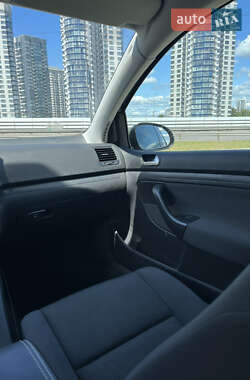 Хэтчбек Volkswagen Golf 2006 в 