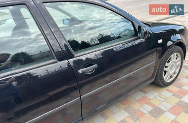 Хэтчбек Volkswagen Golf 2000 в 