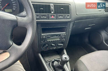 Хэтчбек Volkswagen Golf 2000 в 