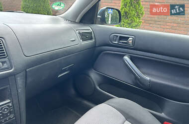 Хэтчбек Volkswagen Golf 2000 в 