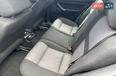 Хэтчбек Volkswagen Golf 2000 в 