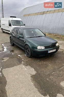 Хетчбек Volkswagen Golf 1999 в Воловцю