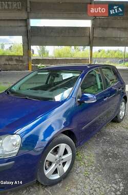 Хэтчбек Volkswagen Golf 2005 в Ковеле