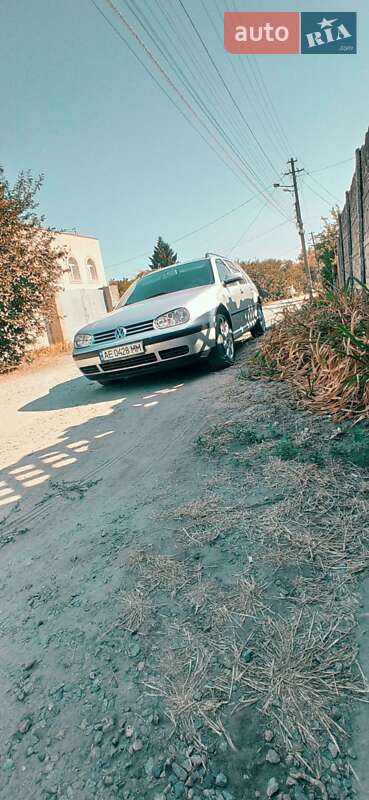 Універсал Volkswagen Golf 2000 в Дніпрі