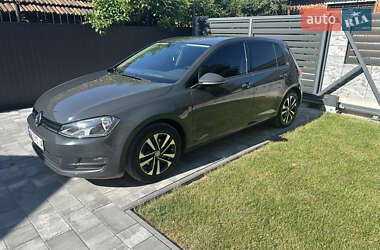 Хэтчбек Volkswagen Golf 2016 в Ивано-Франковске