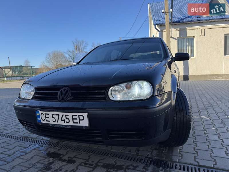 Хэтчбек Volkswagen Golf 2001 в Черновцах