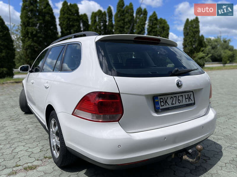 Универсал Volkswagen Golf 2008 в Ровно
