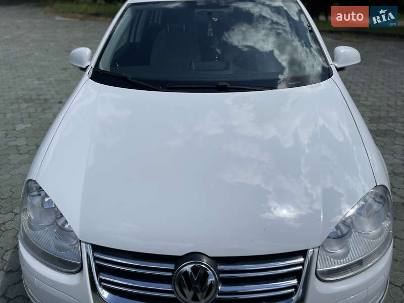 Универсал Volkswagen Golf 2008 в Ровно