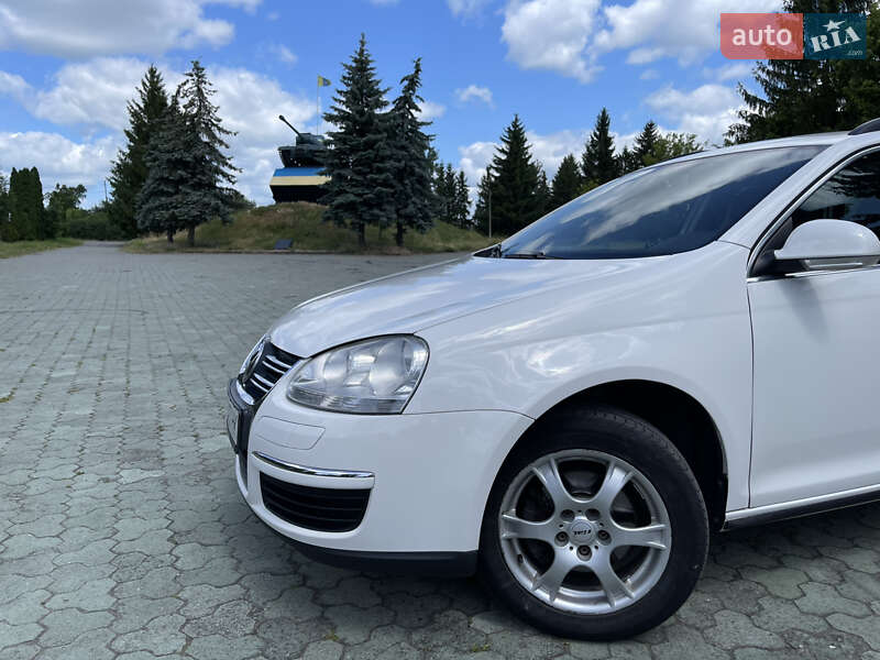 Универсал Volkswagen Golf 2008 в Ровно