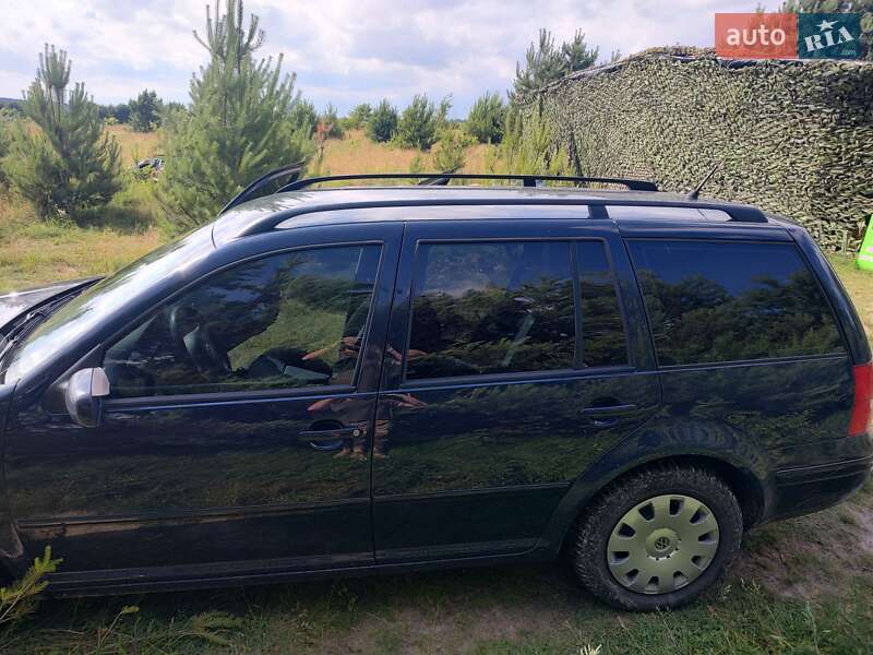 Универсал Volkswagen Golf 2003 в Ровно