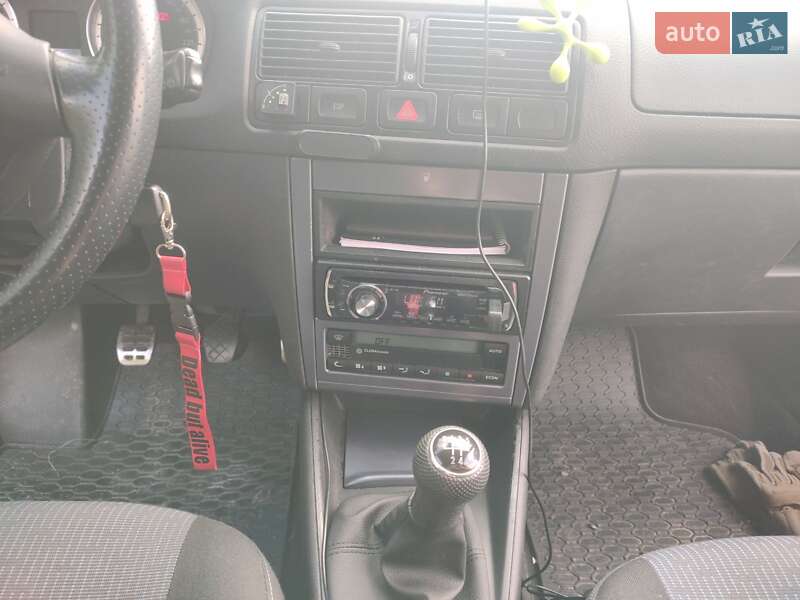 Универсал Volkswagen Golf 2003 в Ровно