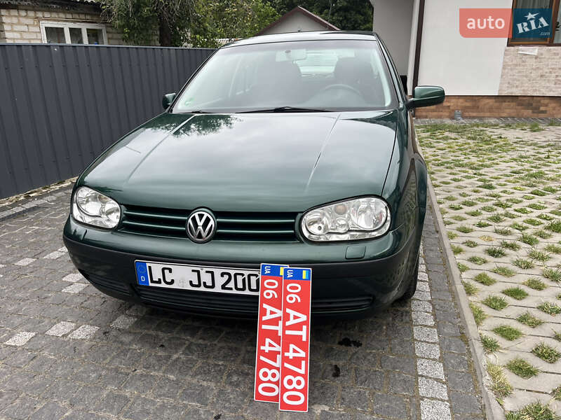 Хетчбек Volkswagen Golf 2000 в Звягелі