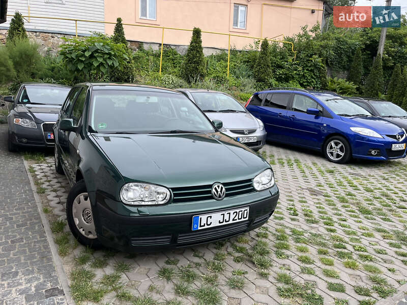 Хетчбек Volkswagen Golf 2000 в Звягелі