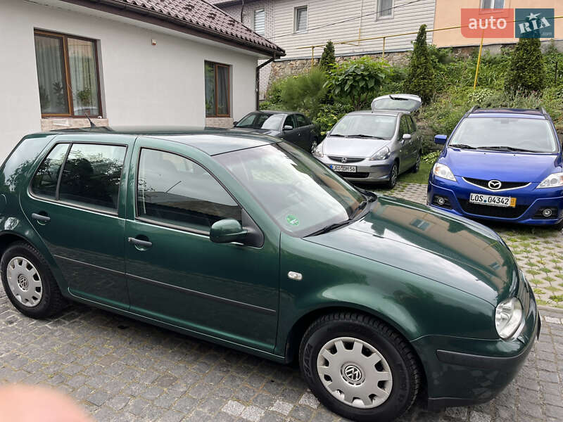 Хетчбек Volkswagen Golf 2000 в Звягелі