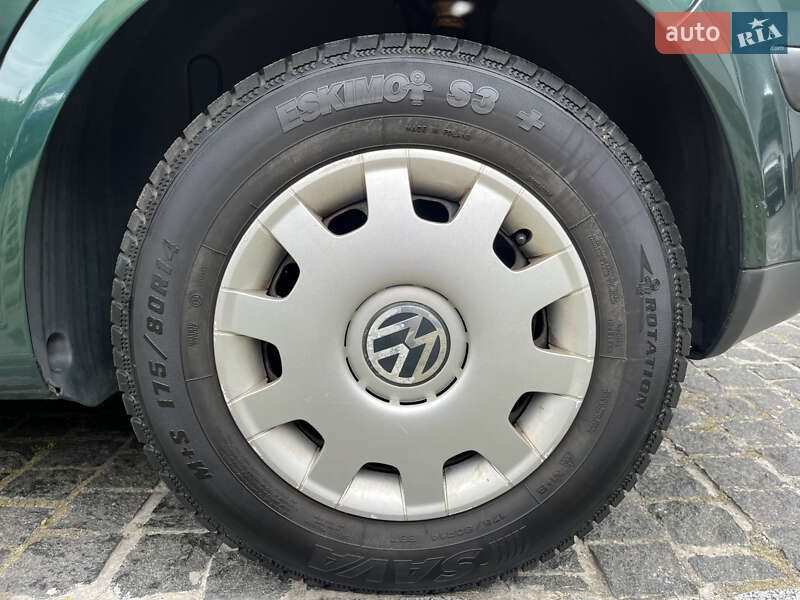 Хетчбек Volkswagen Golf 2000 в Звягелі